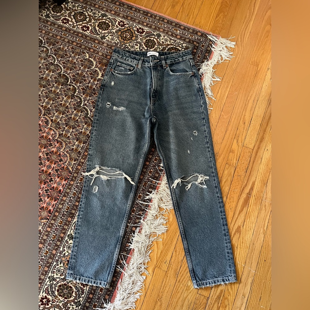 Zara Women’s Distressed Blue Jeans